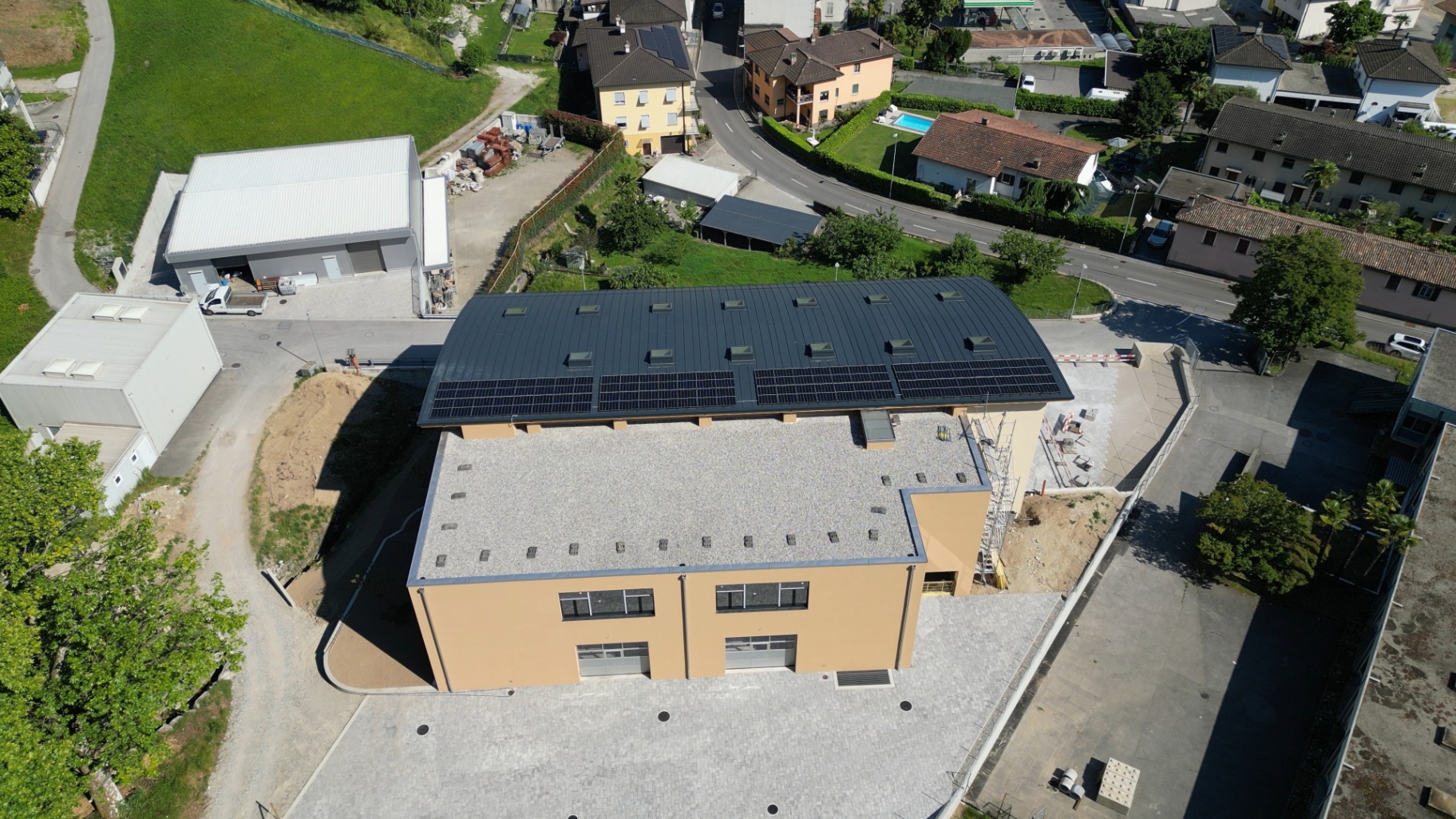 Top-down view of the complex with building, terraces and paved areas